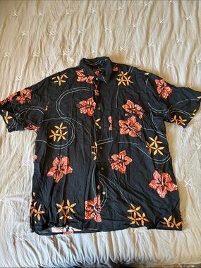 Men's Black Button-Up Hawaiian Shirt